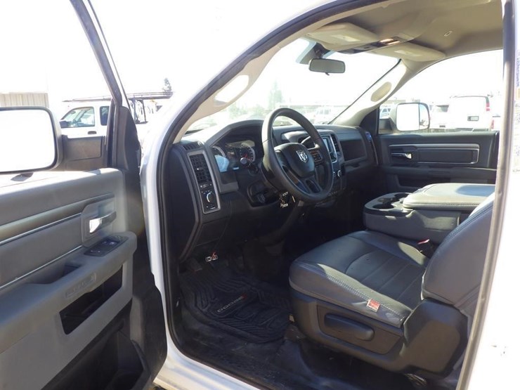 2018-dodge-3500-image-5