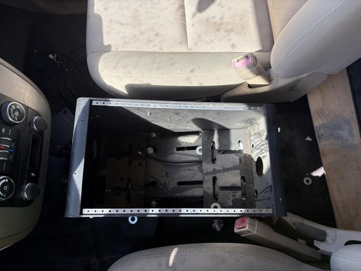 2013-chevrolet-tahoe-image-18