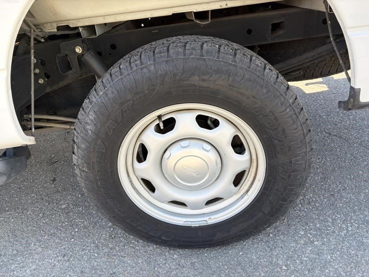 2014-ford-f150-xl-image-5