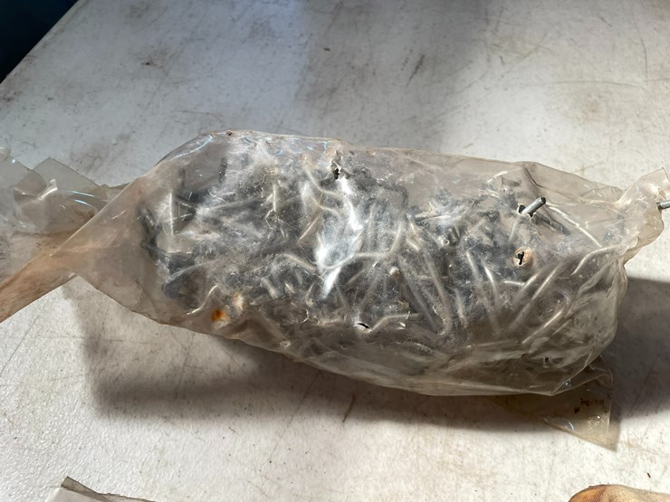 #2508-•-fencing-clips-image-3