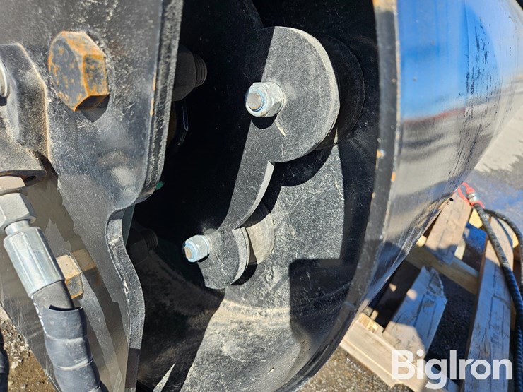 2025-massey-ferguson-730-image-14