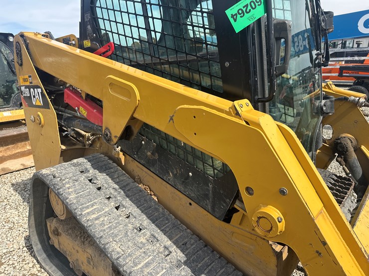 2017-caterpillar-239d-image-13