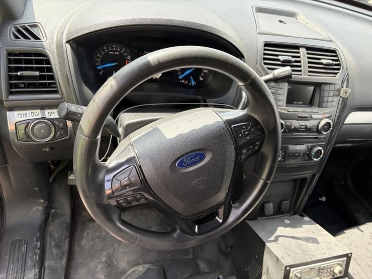 2017-ford-explorer-image-13