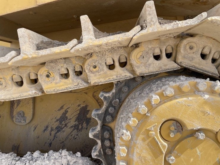 2015-caterpillar-d8t-image-30