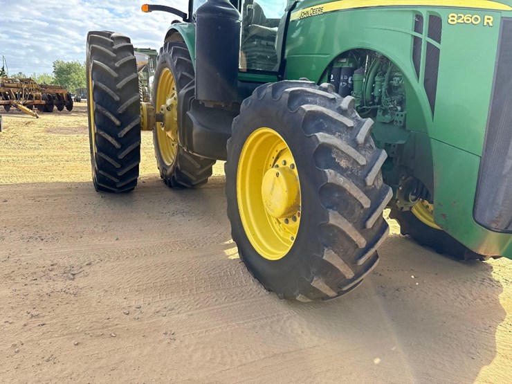 2012-john-deere-8260r-image-14