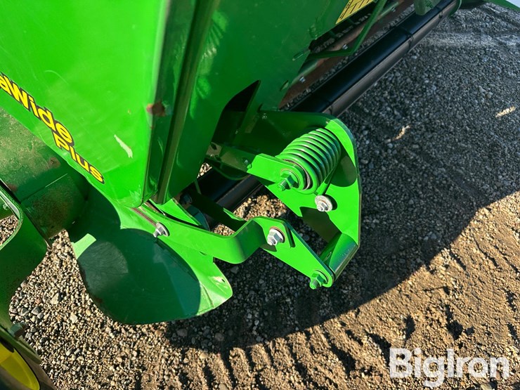 2012-john-deere-568-image-10