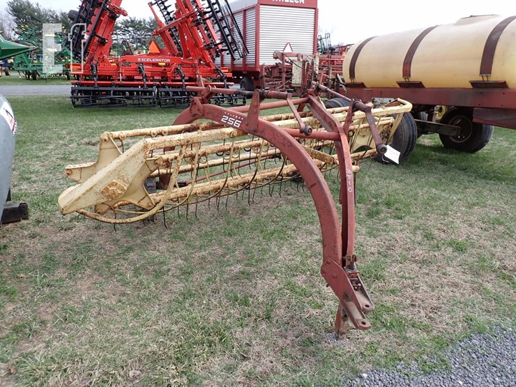 new-holland-256-image-1