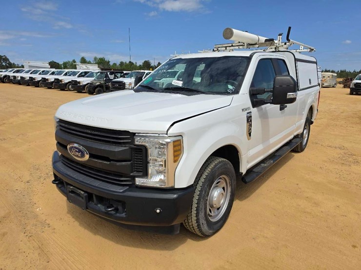 2019-ford-f250-xl-image-1