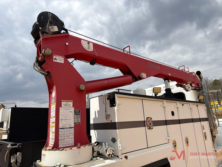 peterbiltpb337-service-truck-image-16