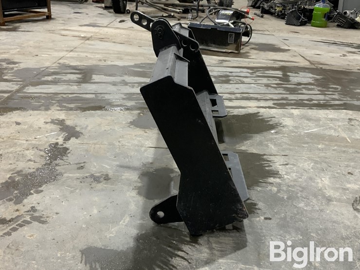 2025-massey-ferguson-730-image-4