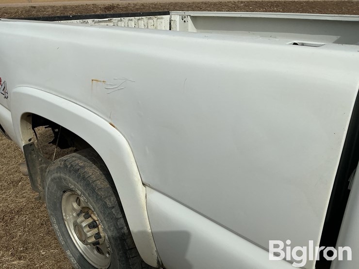 2004-chevrolet-silverado-2500-image-18