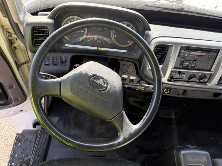 2016-hino-338-image-13