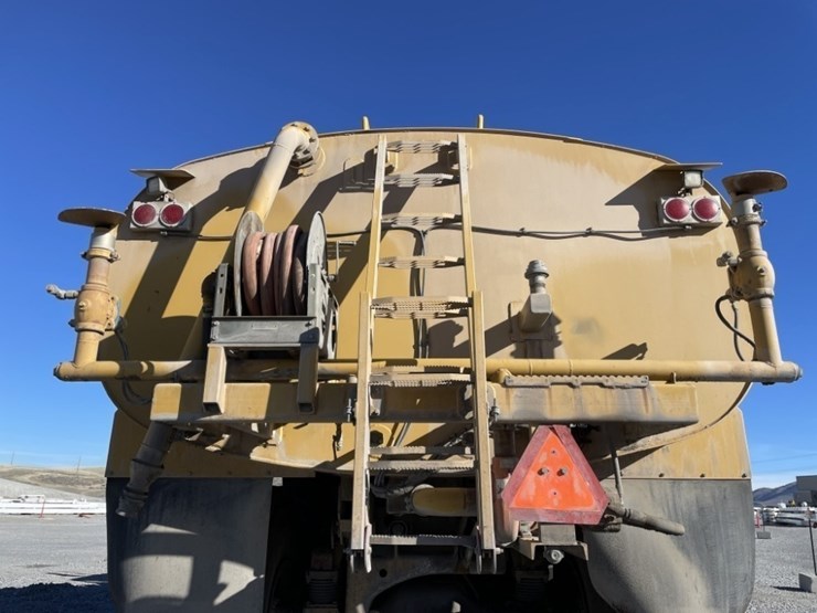 2013-caterpillar-740b-image-19