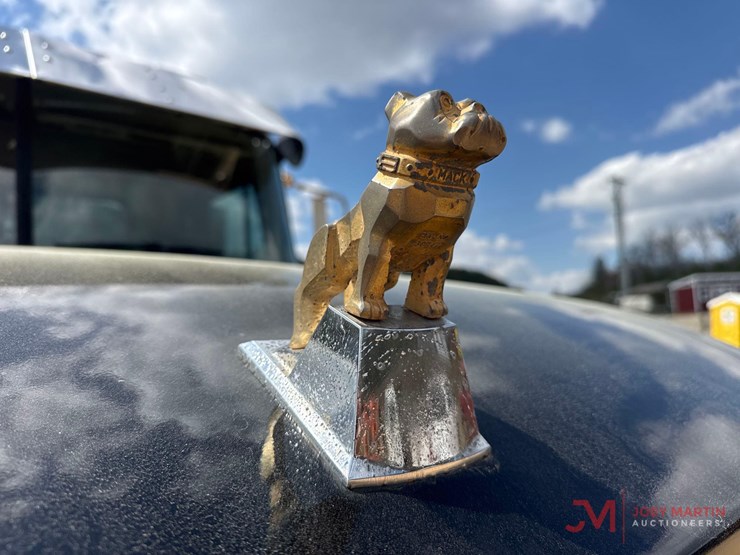 2001-mack-ch613-image-23