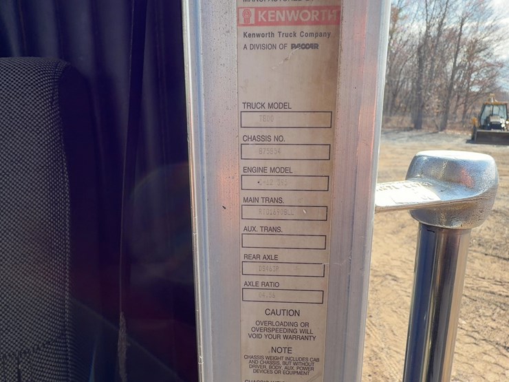 2001-kenworth-t800-image-35