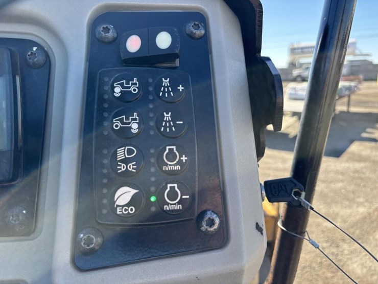 2018-caterpillar-cb24b-image-23