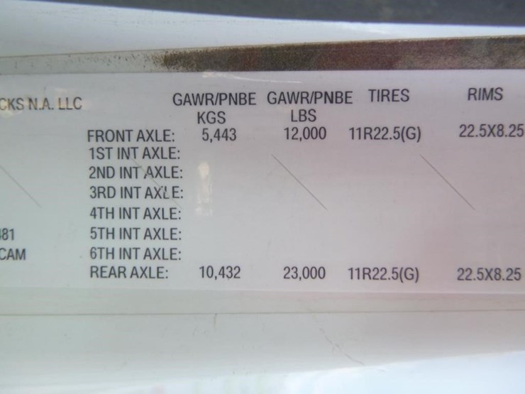 2017-freightliner-m2-106-image-27