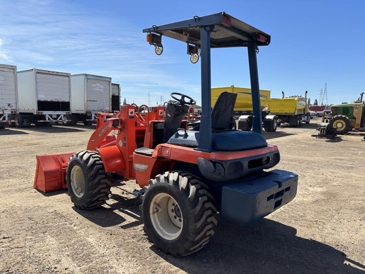 1999-kubota-r520-image-4