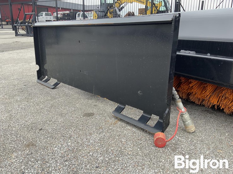 2025-massey-ferguson-730-image-9