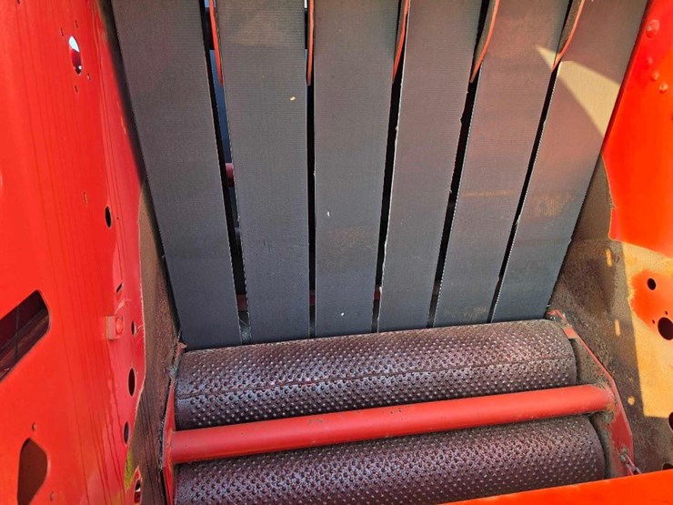 new-holland-650-image-5