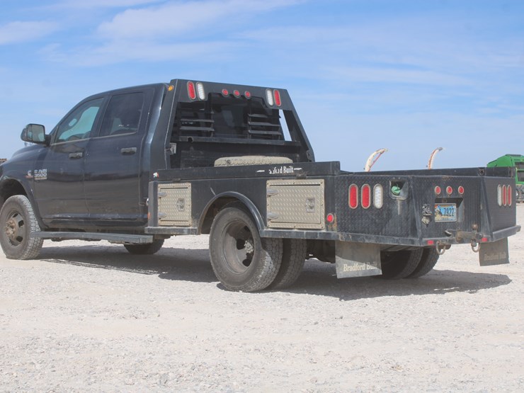 2015-dodge-3500-image-4