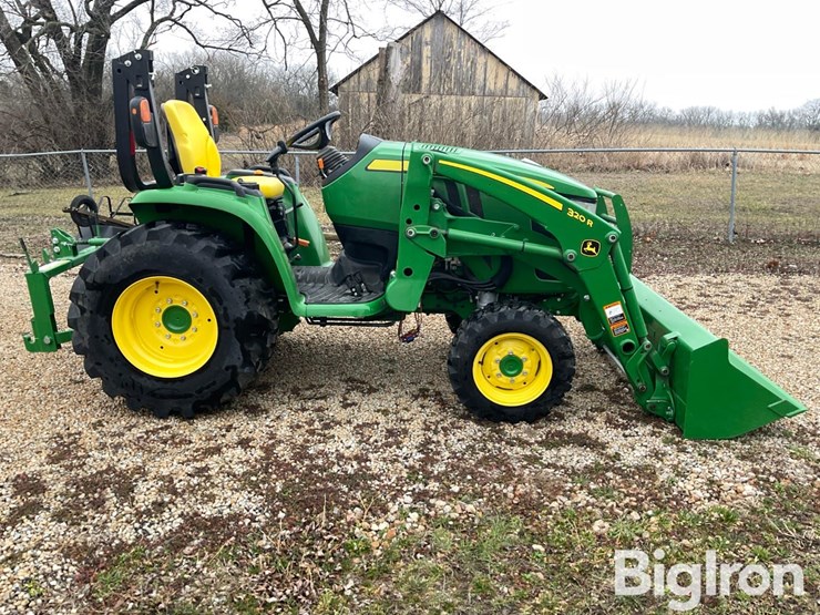 2020-john-deere-3033r-image-4