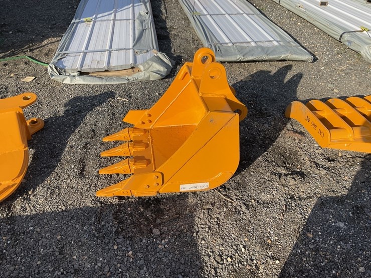 2026-caterpillar-305-image-2