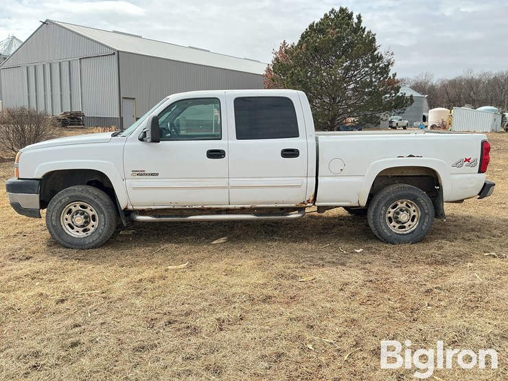 2004-chevrolet-silverado-2500-image-8