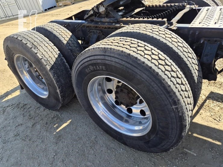 2014-mack-pinnacle-cxu613-image-10