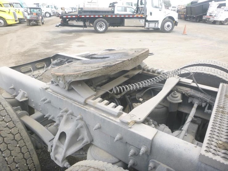 2024-peterbilt-579-image-9