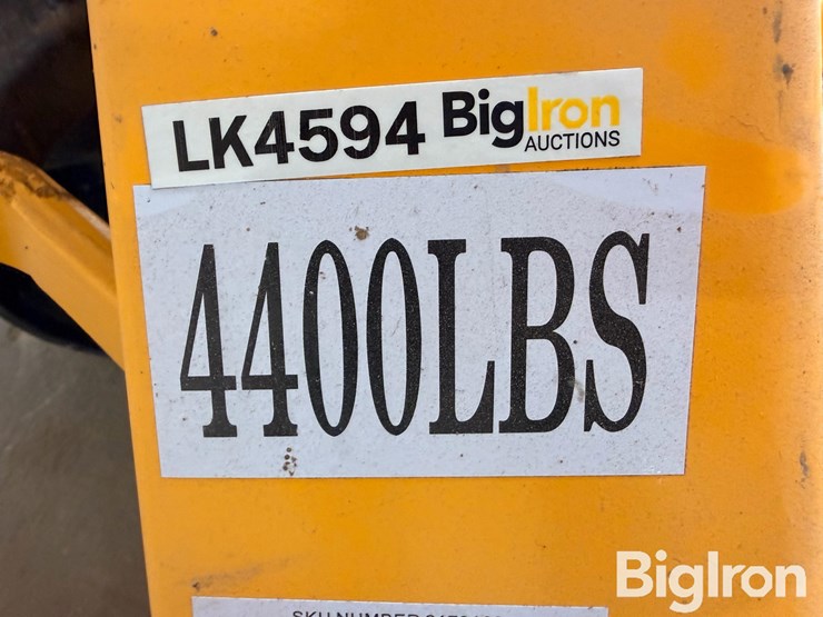 4400-lbs.-pallet-jack-image-11