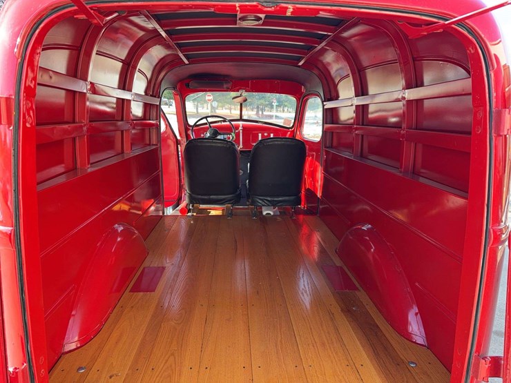 1937-international-d2-panel-truck-image-32