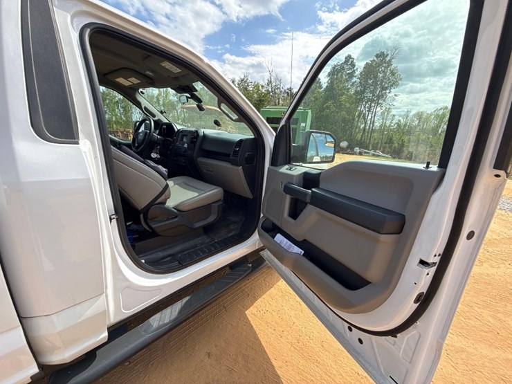 2019-ford-f150-xl-image-6