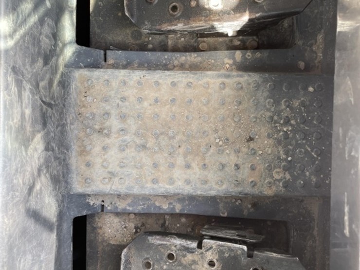 2013-deere-333e-image-23