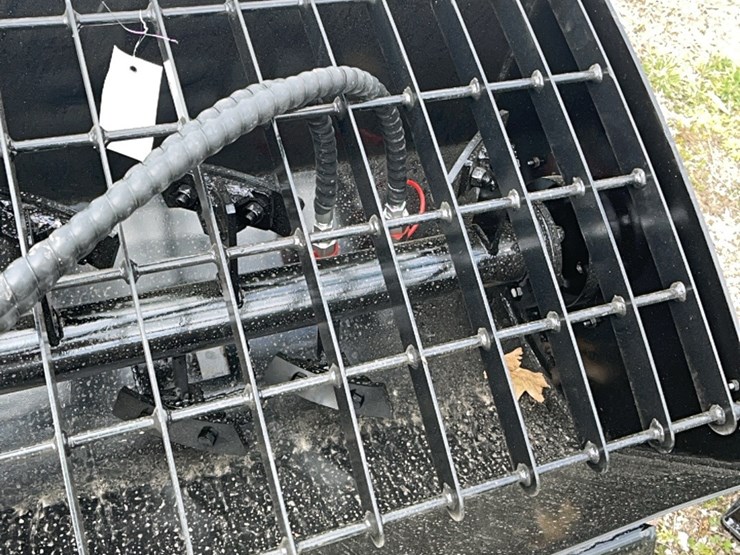 mini-skid-steer-hopper-image-5