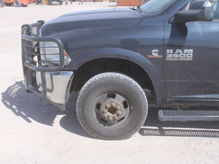 2015-dodge-3500-image-13