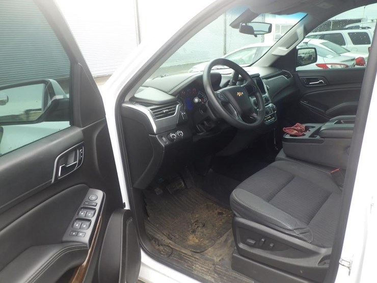 2016-chevrolet-tahoe-image-5