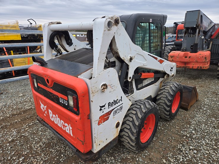 2017-bobcat-s570-image-35