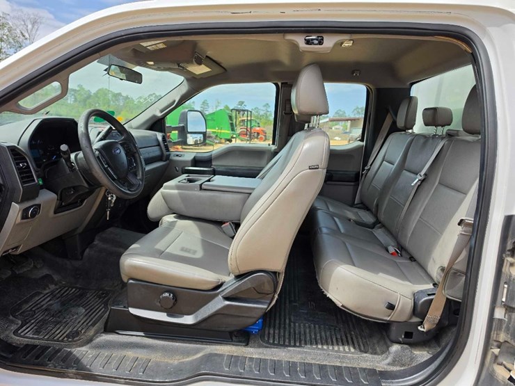2019-ford-f550-image-11