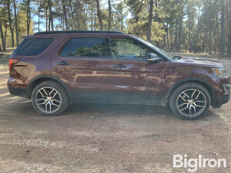 2016-ford-explorer-image-4