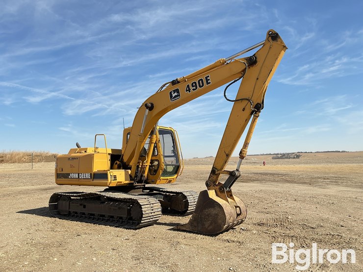 1997-deere-490e-image-3