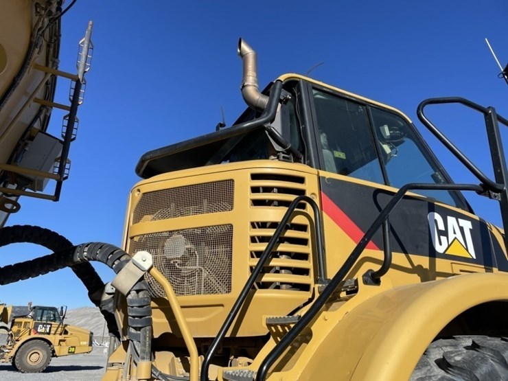 caterpillar-740-image-14