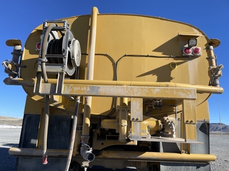 caterpillar-740-image-17