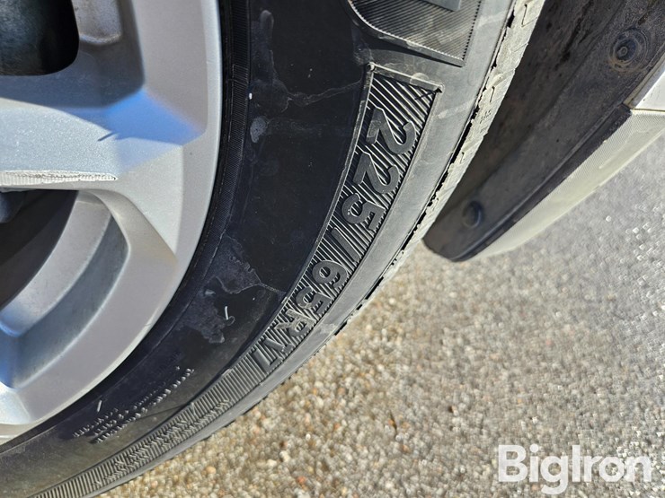 2017-chevrolet-equinox-lt-image-15