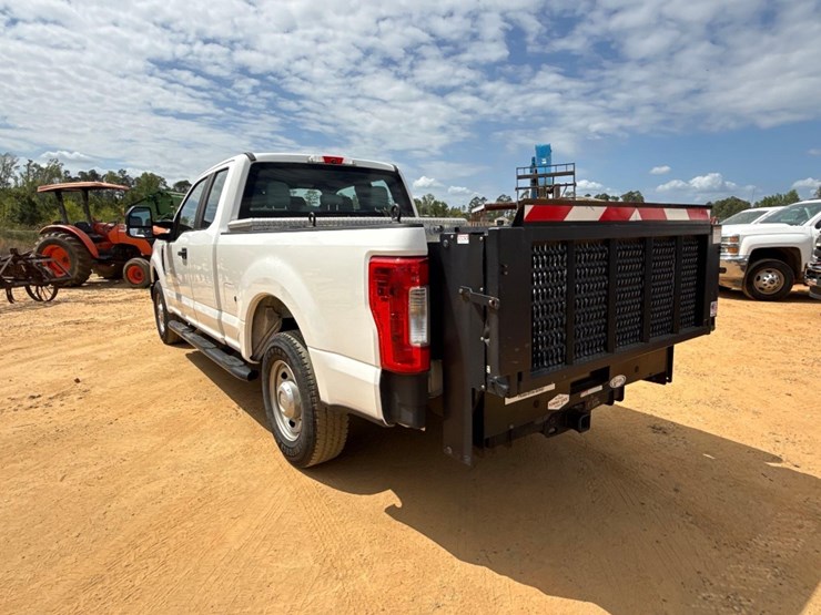 2019-ford-f250-xl-image-3