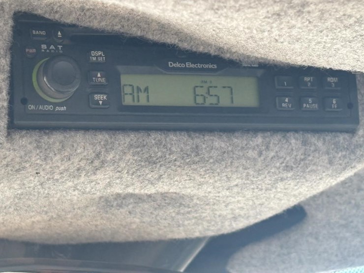 2005-deere-624j-image-43