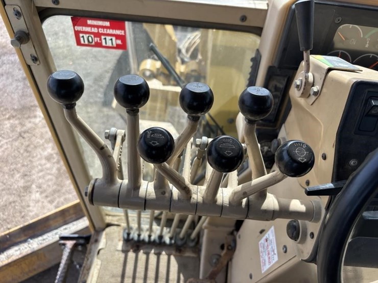 2006-caterpillar-143h-image-47