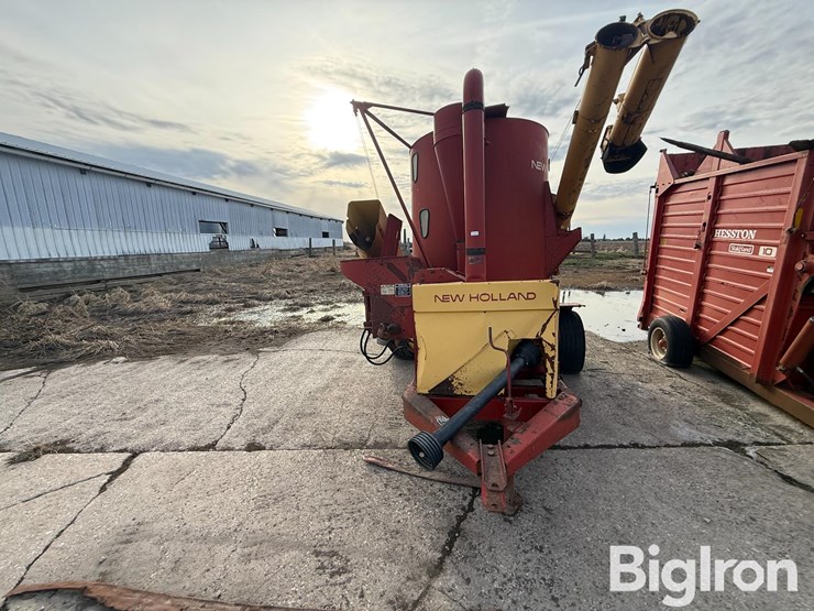 new-holland-358-image-2