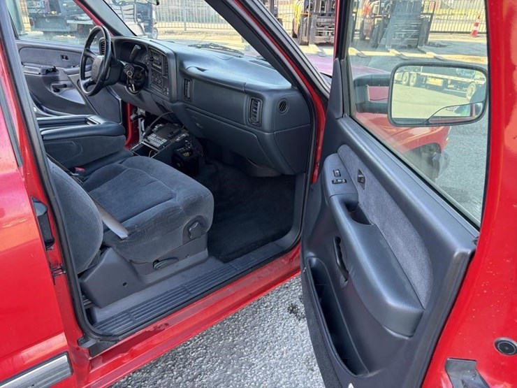 2002-chevrolet-silverado-1500-ls-image-9