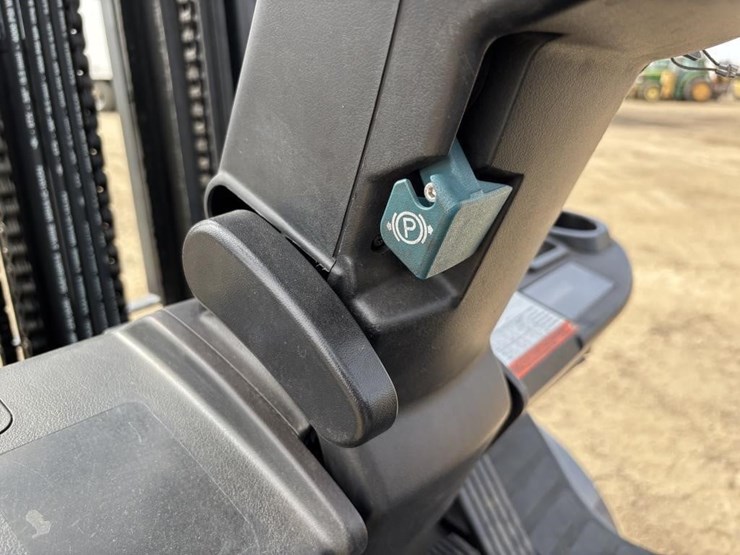 2013-toyota-8fgcu32-image-21